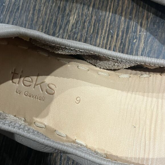 Tieks Ballet Flats Womens 9 Taupe Neutral Leather Slip On Travel Shoes Packable - Picture 2 of 8